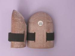CONTOURED RUBBER KNEE PADS